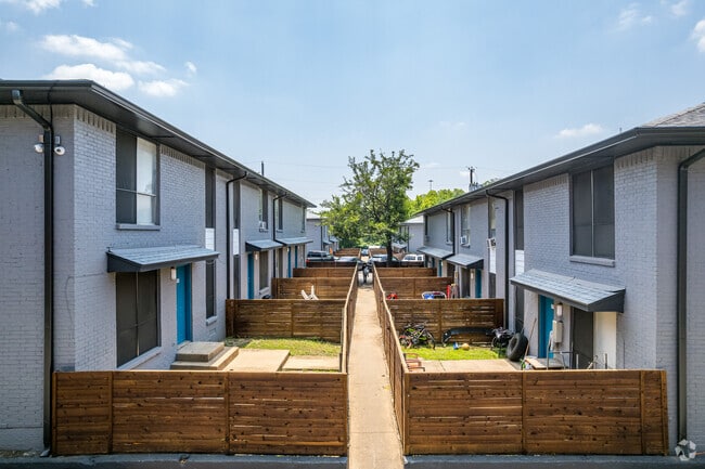 Building Photo - 3311 at Vernon