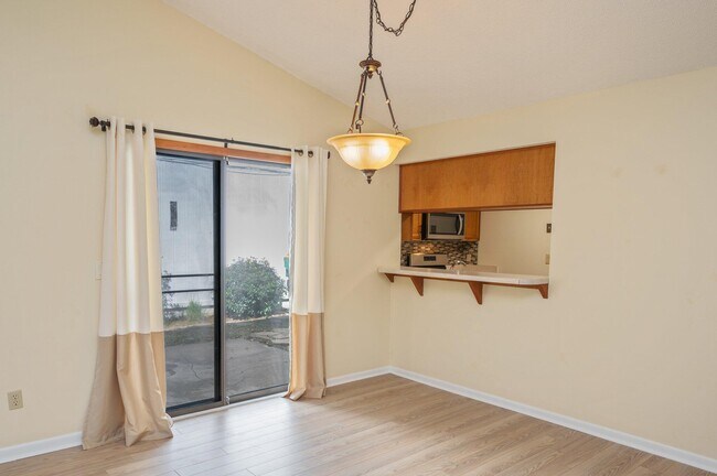 Building Photo - 101 Cedar Ridge Way