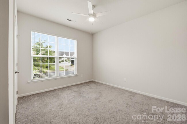 Building Photo - 162 White Apple Wy