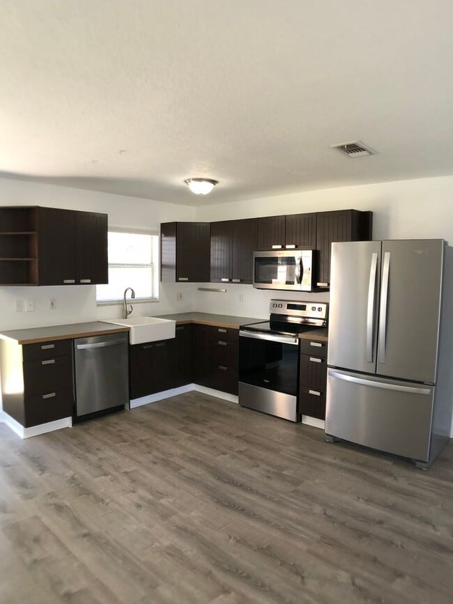 Building Photo - Countryside Cutie