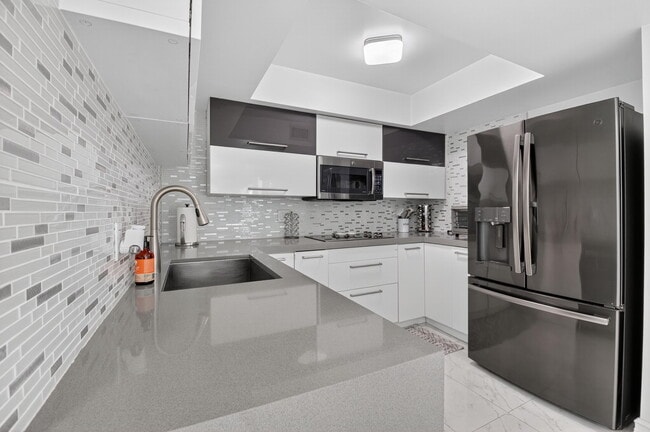 Building Photo - 4310 Village Dr