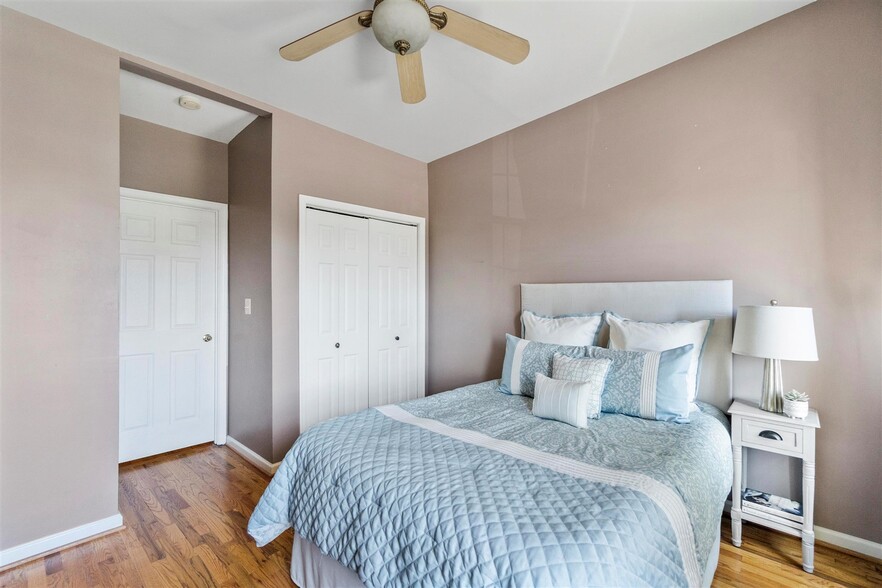 Large Bedroom (Front) - 1413 E Clement St