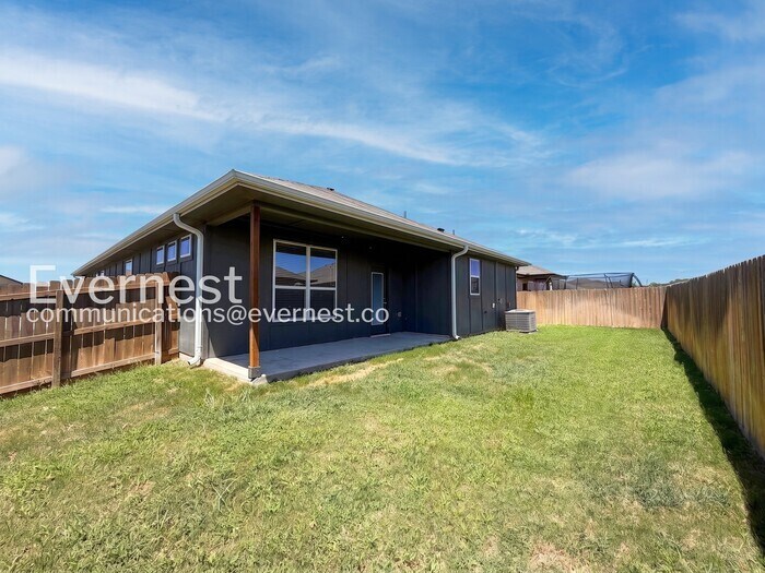 Building Photo - 726 Freedom Cir