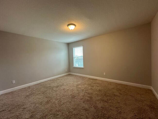 Building Photo - Large Home at Work Golf Village