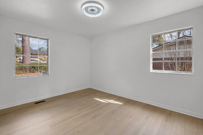 Building Photo - Freshly Remodeled 4 Bedroom 2 Bathroom Single Family Home.