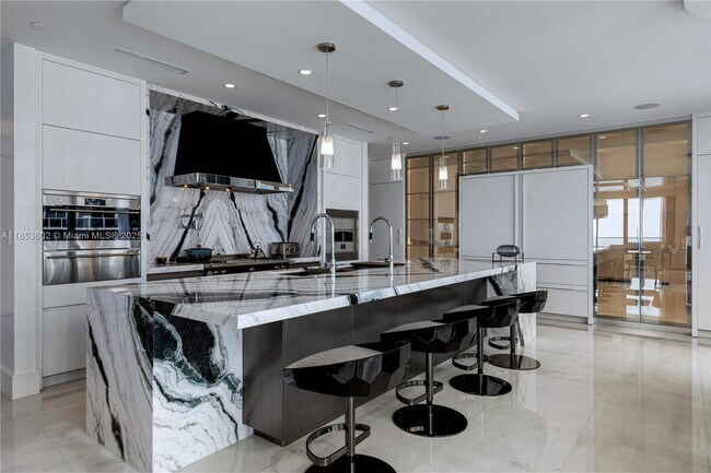 Building Photo - 17975 Collins Ave