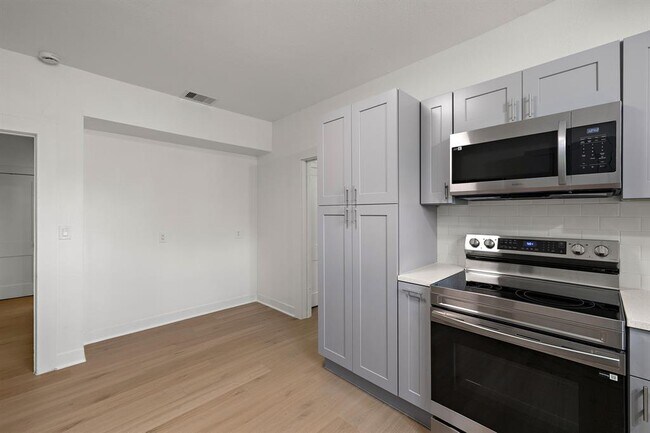 Building Photo - 1301 Sloan St