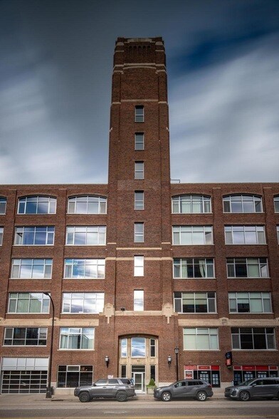 Building Photo - 700 N Washington Ave