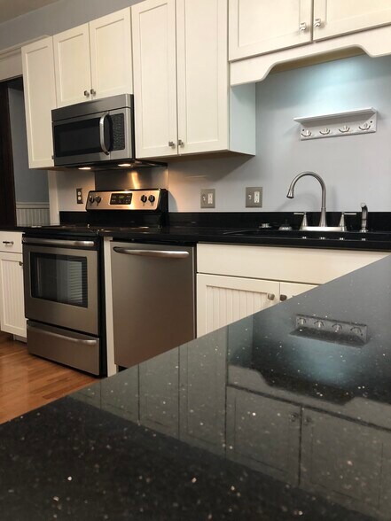 Building Photo - 1145 Jaeger St