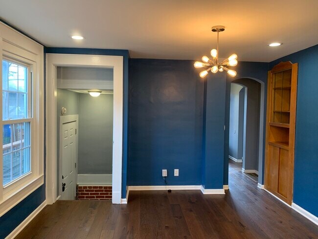 Building Photo - PENDING-Charming & Updated Bungalow in SoBro!
