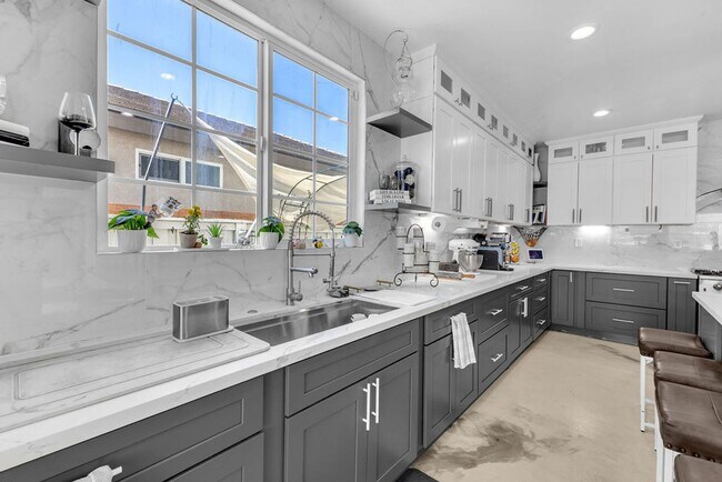 Building Photo - 469 Partridge Ln