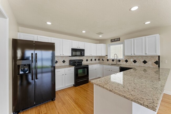Building Photo - 3920 Brookhaven Dr
