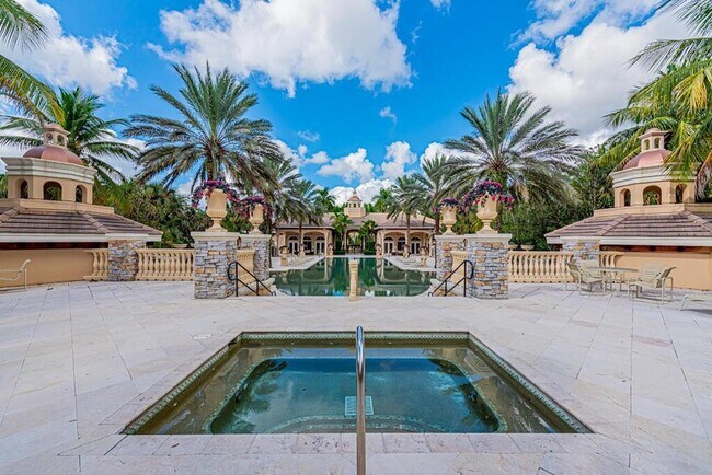 Building Photo - 10513 Versailles Blvd