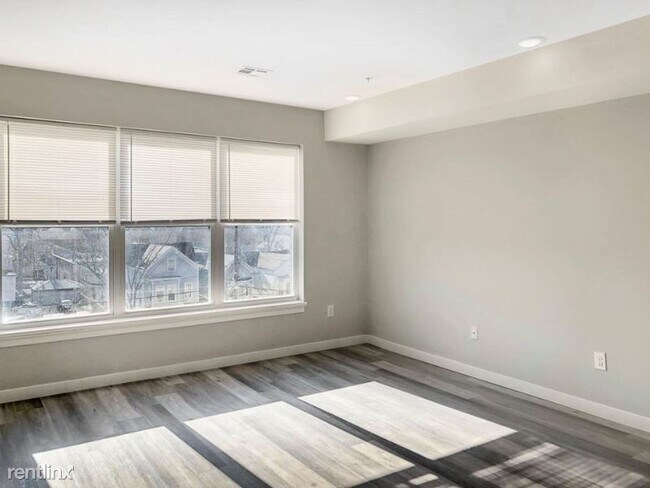 Building Photo - 2 br, 1 bath Condo - 100 Carroll St