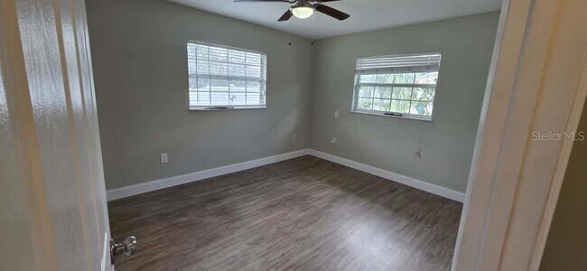 Building Photo - 105 Blue Heron Ln