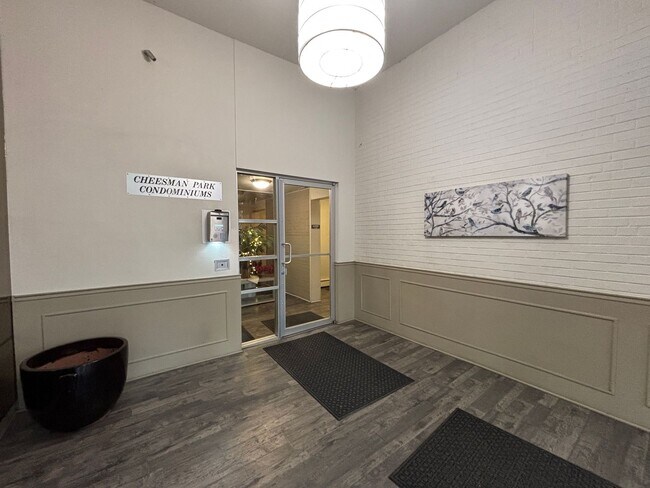 Building Photo - Large 2 bedroom apartment! Backs to Cheesman Park! One parking space in garage!