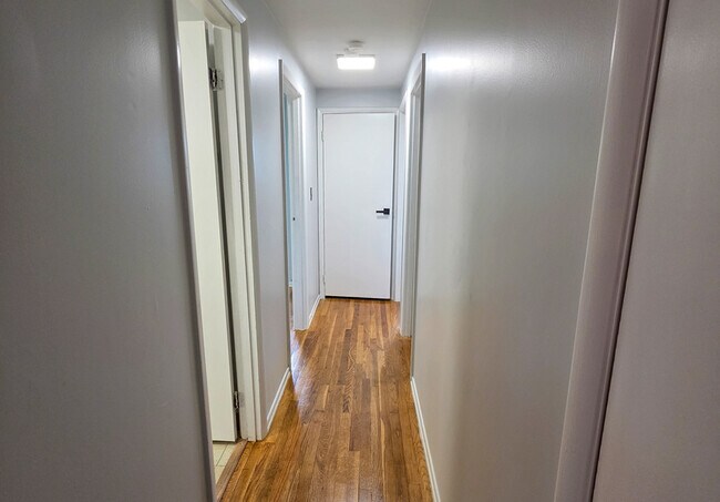 Building Photo - 408 Hazelnut Dr