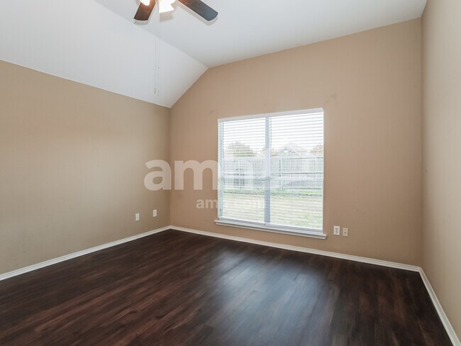 Building Photo - 2024 Shady Glen Trail