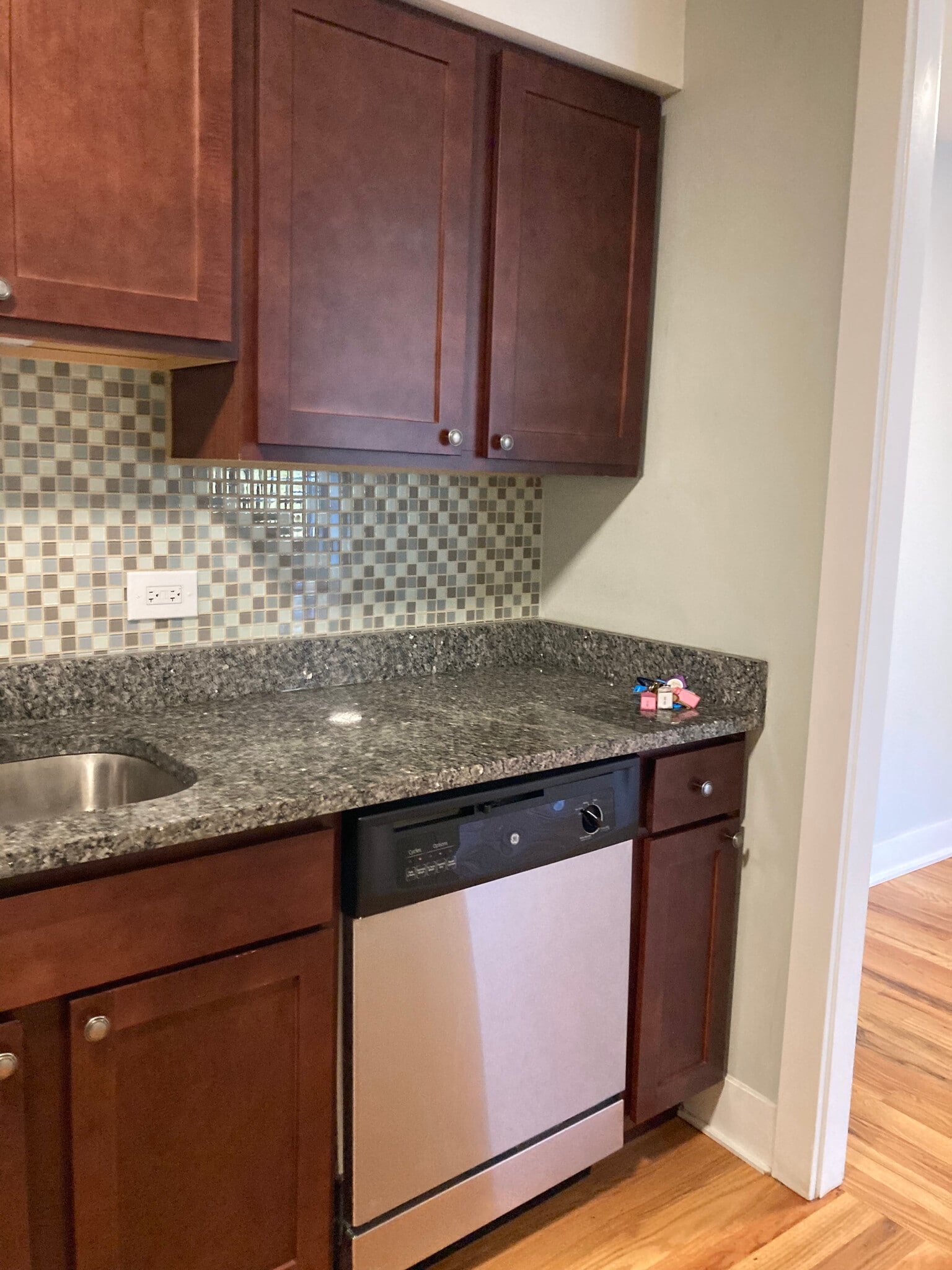 Building Photo - 696 Elm Pl