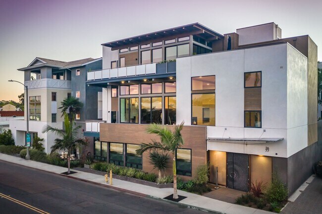 Building Photo - 2677 State St