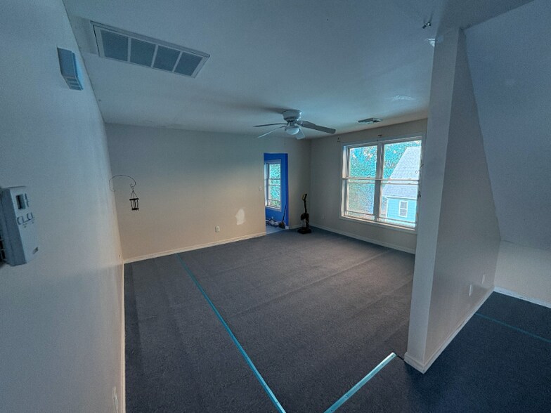 Building Photo - 68 Upson St