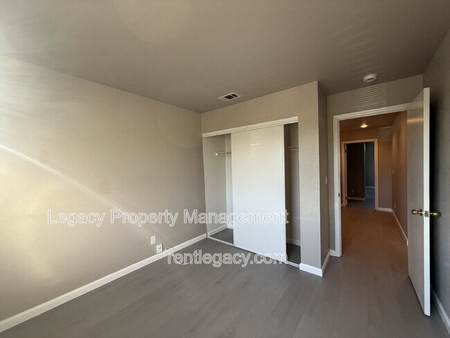 Building Photo - 4932 Chaps Ct