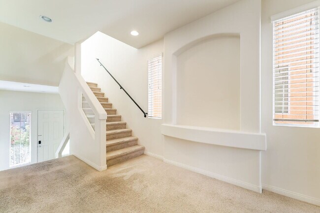 Building Photo - 4 bedroom home, 4 bathrooms,  with a fully self  contained casita with a 3 car garage