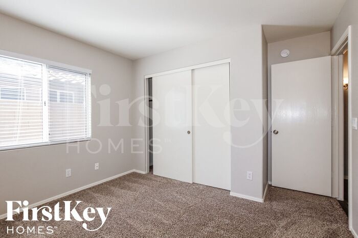 Building Photo - 2309 E Siesta Ln