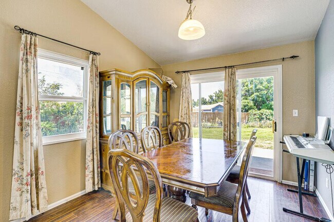 Building Photo - 367 N Lake Ct