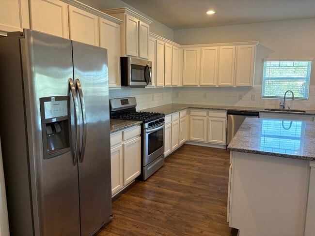Building Photo - 407 Lakemont Dr