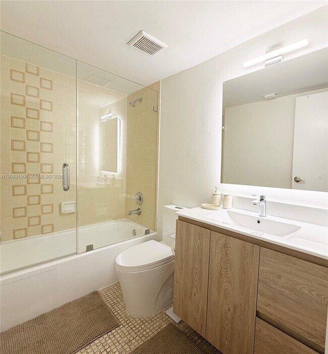 Building Photo - 2625 Collins Ave