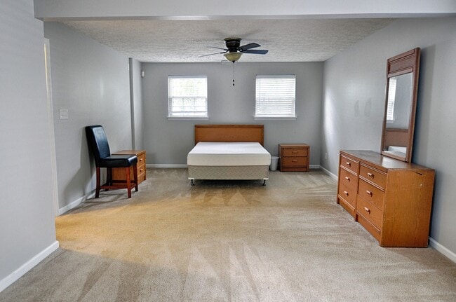 Building Photo - Amazing 4 bed/2 bath split level home conveniently located near RTP with fenced yard!