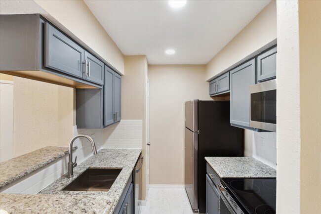 Building Photo - 11201 Lynbrook Dr