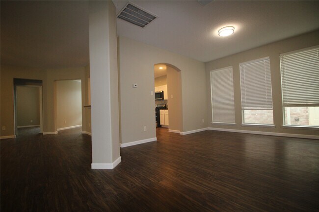 Building Photo - 16730 Town Glade Dr