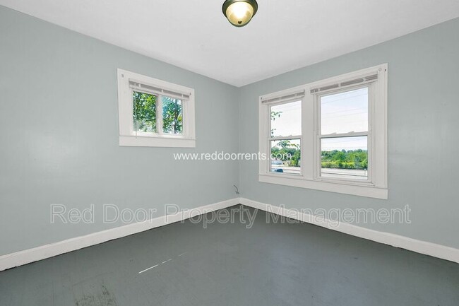 Building Photo - 601 N Sherman Dr