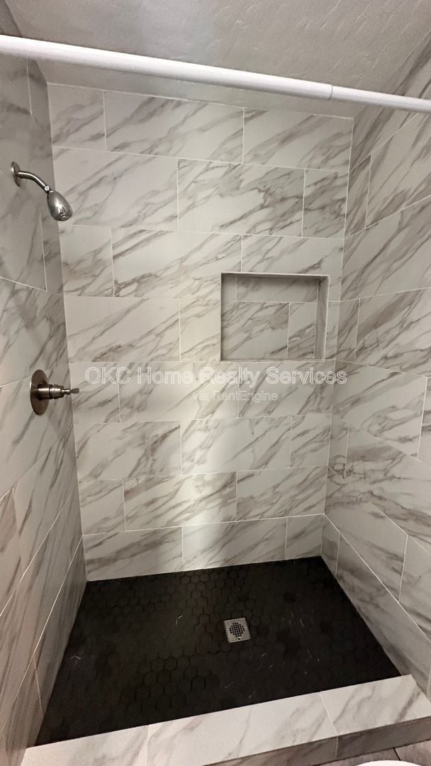 Building Photo - 1210 Glenwood Dr