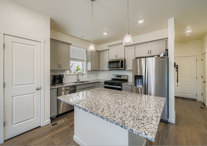 Building Photo - 16270 Mountain Flax Dr