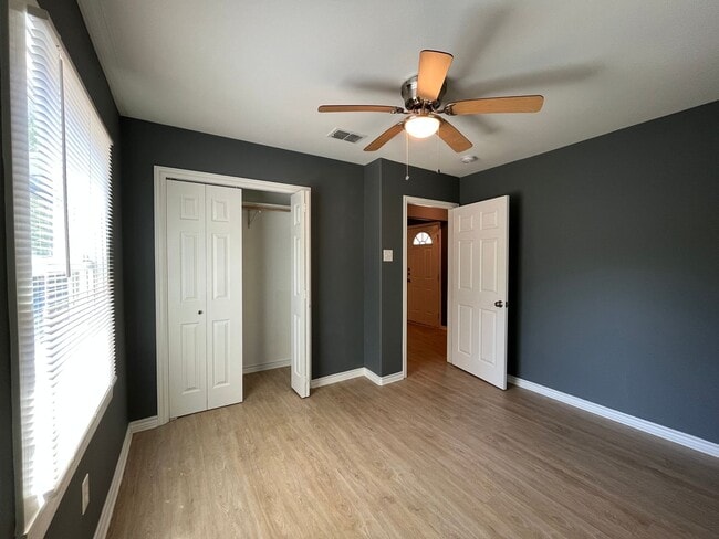 Building Photo - Ready for move in