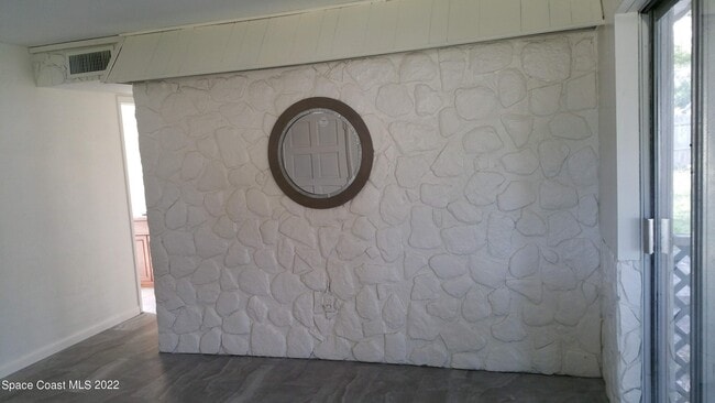 Building Photo - 1888 Glenwood Dr