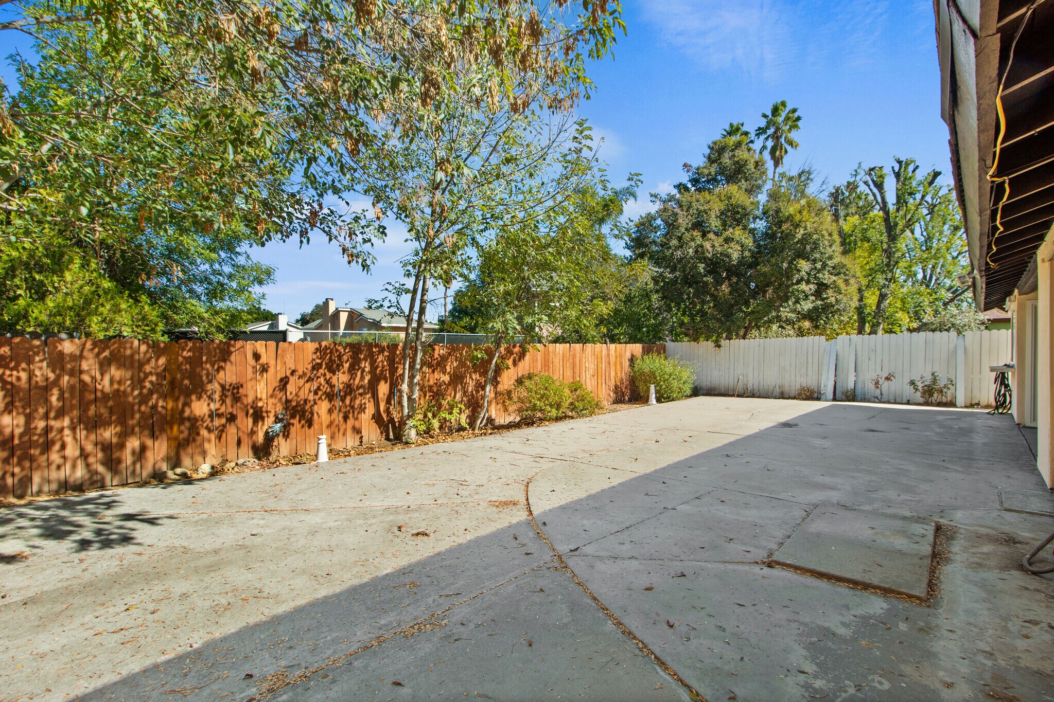 Building Photo - 18123 Delano St