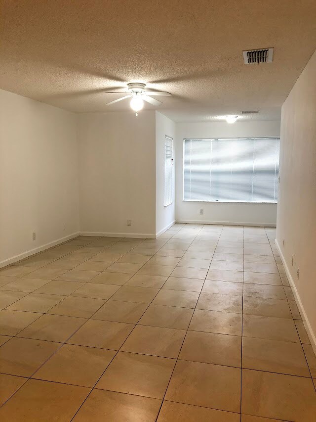 Building Photo - 3380 Pinewalk Dr N