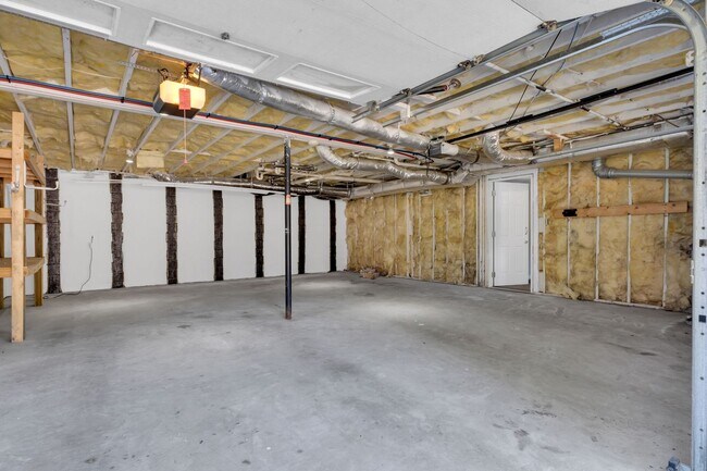 Building Photo - 2270 Ermine Dr