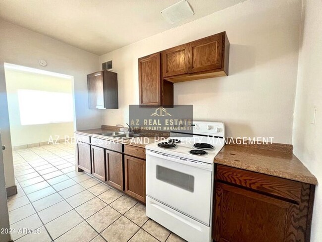 Primary Photo - 1233 W Pierce St