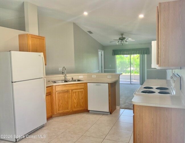 Building Photo - 2087 Deercroft Dr