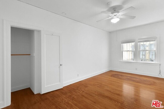 Building Photo - 175 N Sycamore Ave