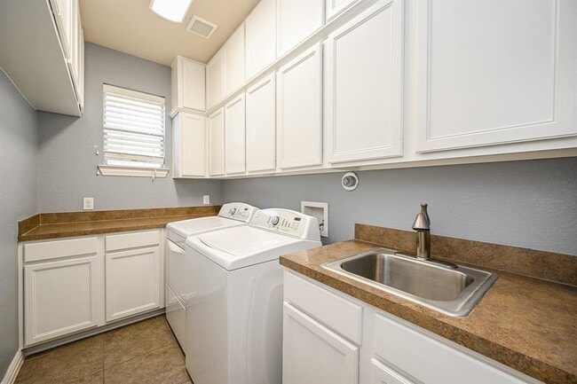 Building Photo - 5426 Humboldt Park Ln