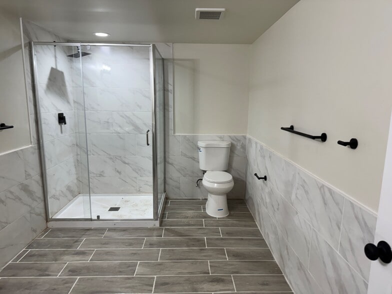 Building Photo - 1617 Somerset Shire Dr