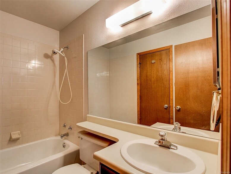 Building Photo - 8336 W 87th Dr
