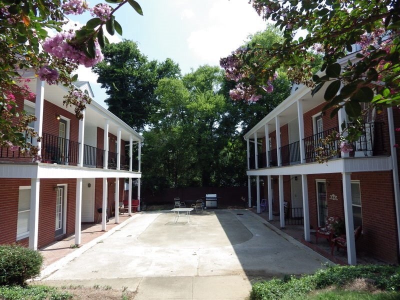 Building Photo - 510 E Gillespie St
