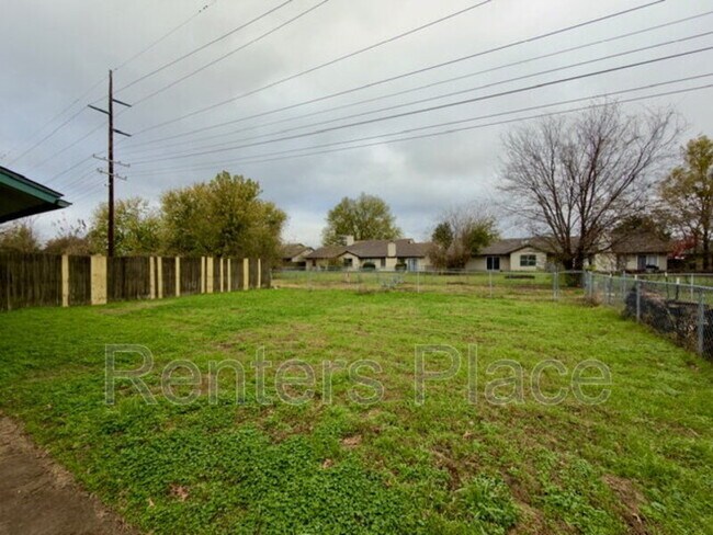 Building Photo - 1907 E 66th Pl
